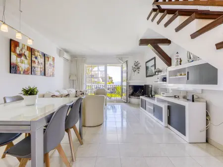 Maison mitoyenne dans la Residencia Els Vilars, moderne avec accès la piscine - Photo 2