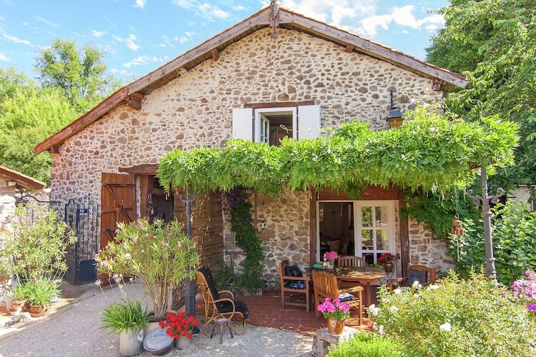 Gîte Montizon : maison en pierre avec piscine à Roussines - Photo 3