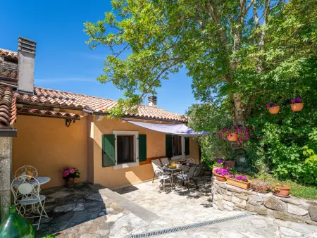 Kapitani, maison 3 pièces avec piscine à Hum : photo 2