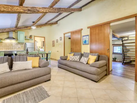 Kapitani, maison 3 pièces avec piscine à Hum : photo 4