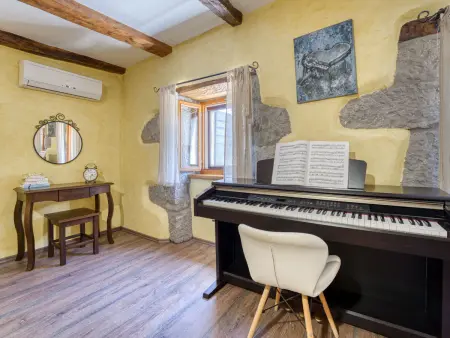 Kapitani, maison 3 pièces avec piscine à Hum : photo 8