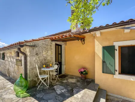 Kapitani, maison 3 pièces avec piscine à Hum : photo 15