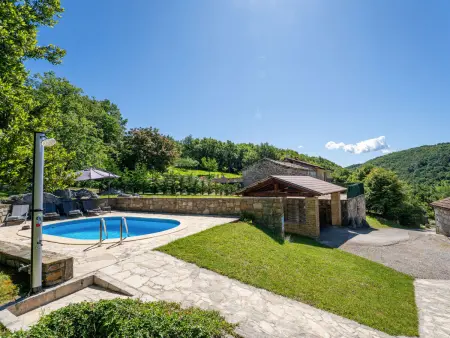 Kapitani, maison 3 pièces avec piscine à Hum : photo 44