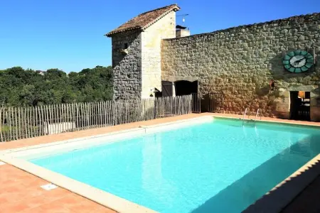 Location appartement à Bon Encontre, Château près d'Agen avec piscine
