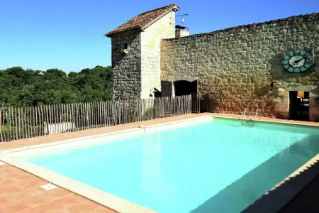 Location gite à Bon Encontre, Maison cosy à Lot avec piscine