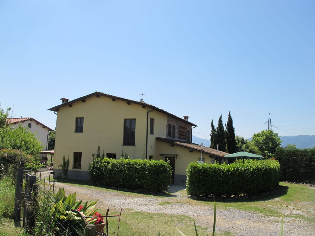 Maison Renata à Lucca : 3 chambres, piscine commune - Photo 1