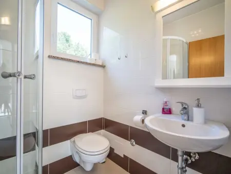 Maison Graziani avec piscine chauffée à Krk : photo 28