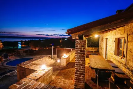 Holiday Home Zubak, Maison de Vacances Jasenice proche Plage & Piscine - Photo 1