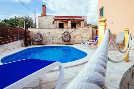 Holiday Home Zubak, Maison de Vacances Jasenice proche Plage & Piscine - Photo 4