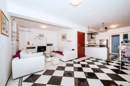 Holiday Home Zubak, Maison de Vacances Jasenice proche Plage & Piscine - Photo 8