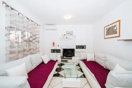 Holiday Home Zubak, Maison de Vacances Jasenice proche Plage & Piscine - Photo 9