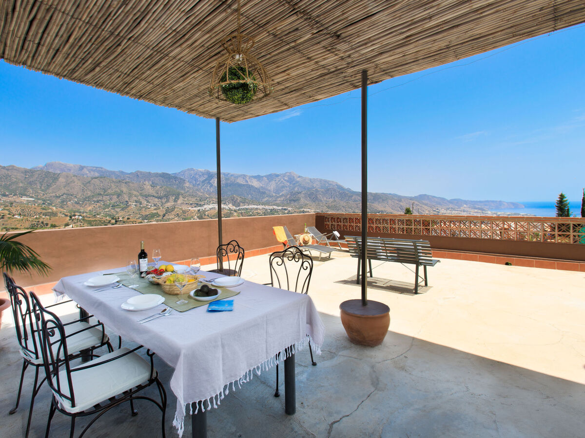 Villa Laura à Nerja : gîte 4 pers, piscine et vue montagne - Photo 1