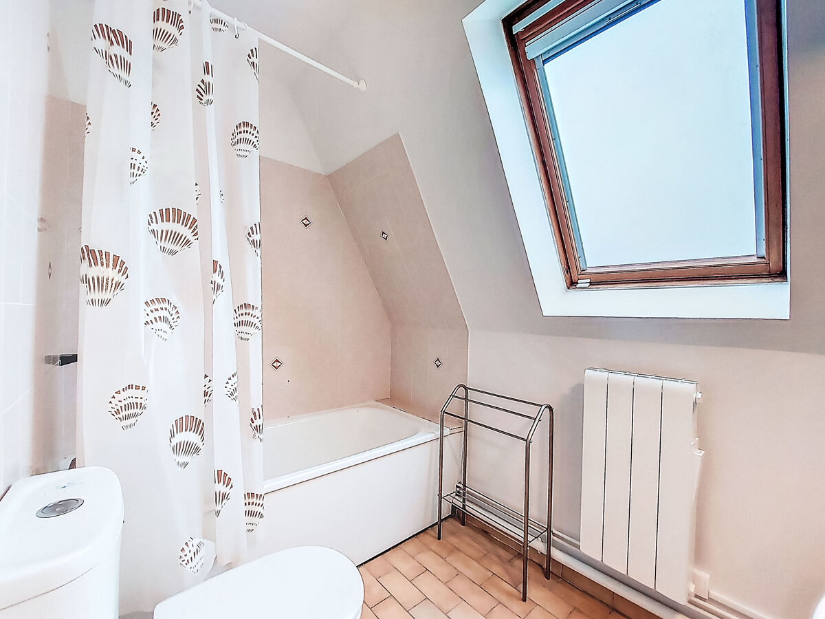 Appartement Le Plazza, balcons est-ouest et vue sur Deauville - Photo 13