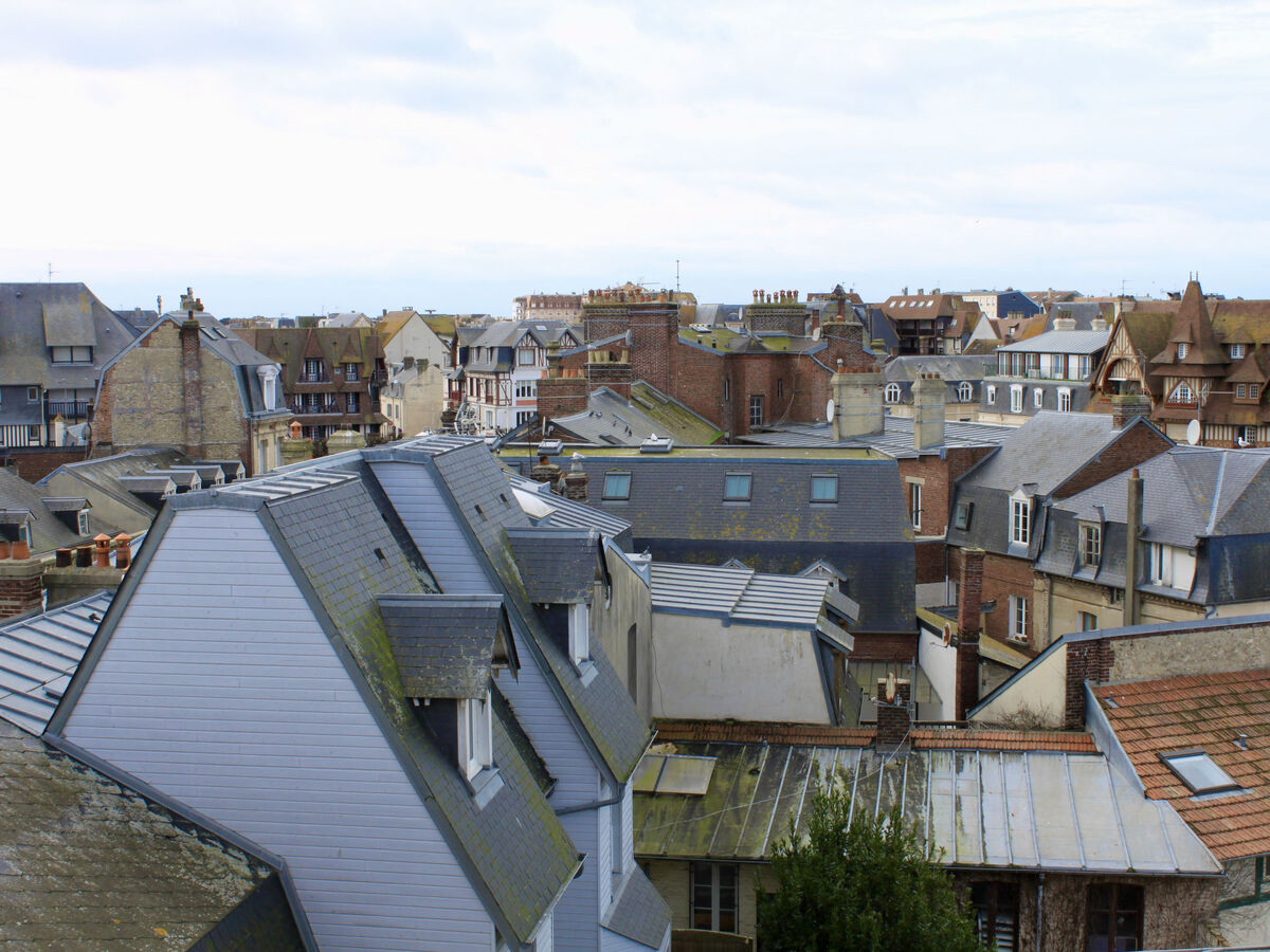 Appartement Le Plazza, balcons est-ouest et vue sur Deauville - Photo 15