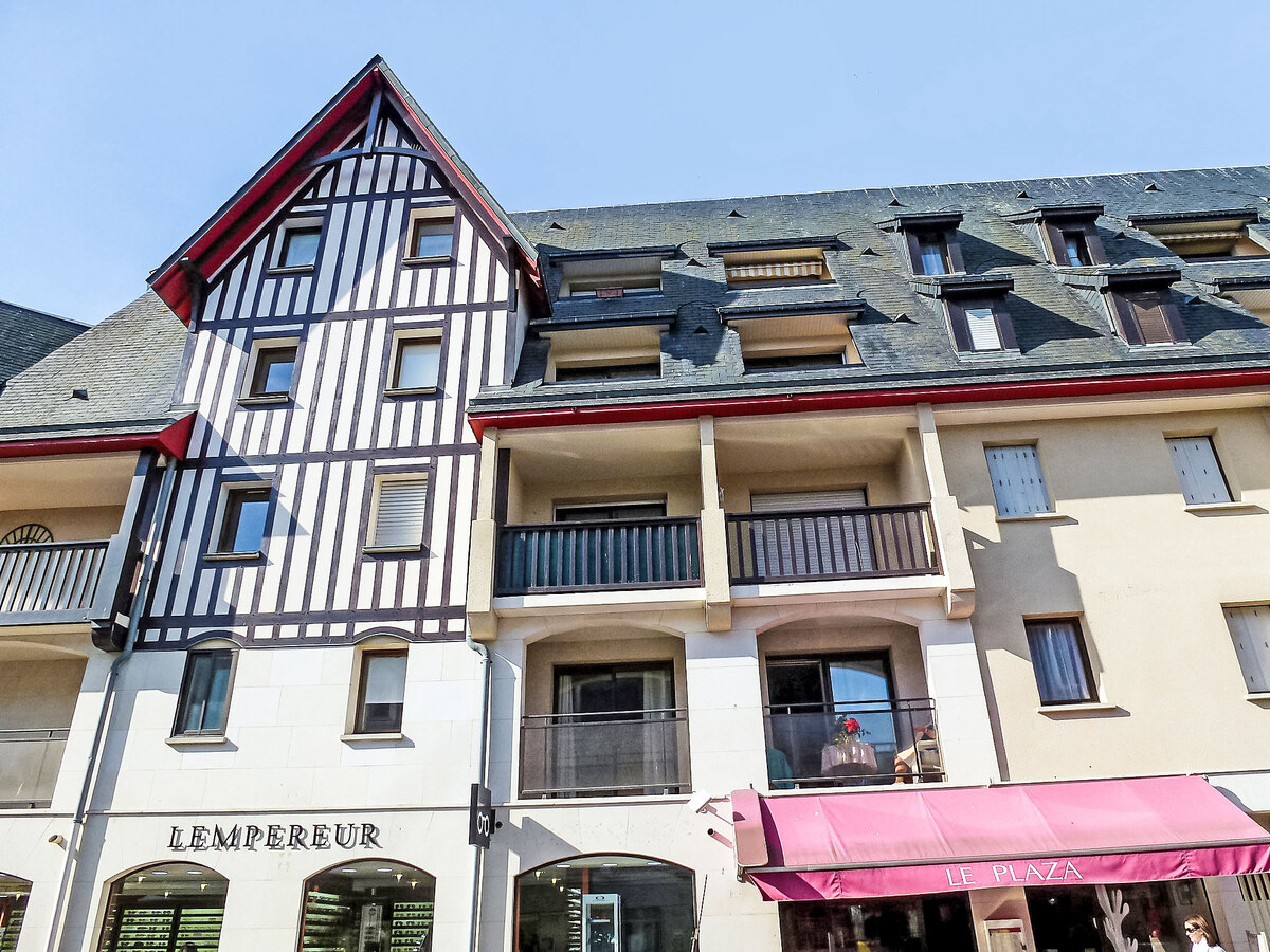Appartement Le Plazza, balcons est-ouest et vue sur Deauville - Photo 17
