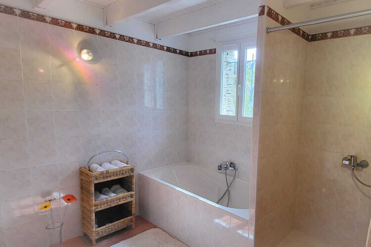 Villa 5 chambres avec piscine privée et jardin clôturé - Photo 14