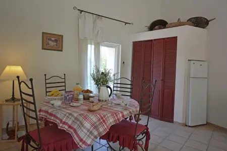 Villa avec piscine et terrasse privée à Saint Mathieu de Tréviers : photo 9