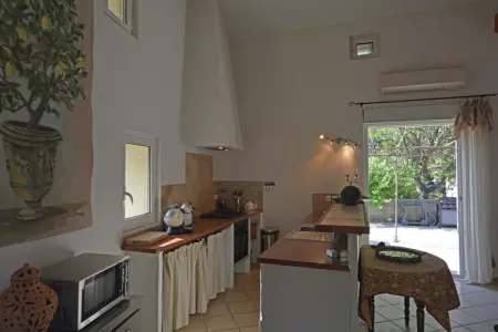 Villa avec piscine et terrasse privée à Saint Mathieu de Tréviers : photo 17