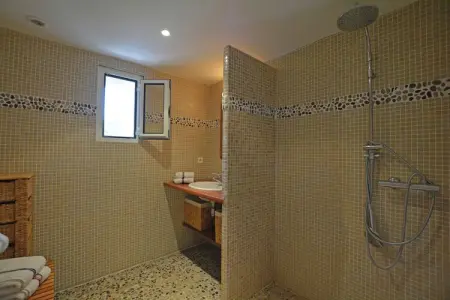 Villa avec piscine et terrasse privée à Saint Mathieu de Tréviers : photo 20