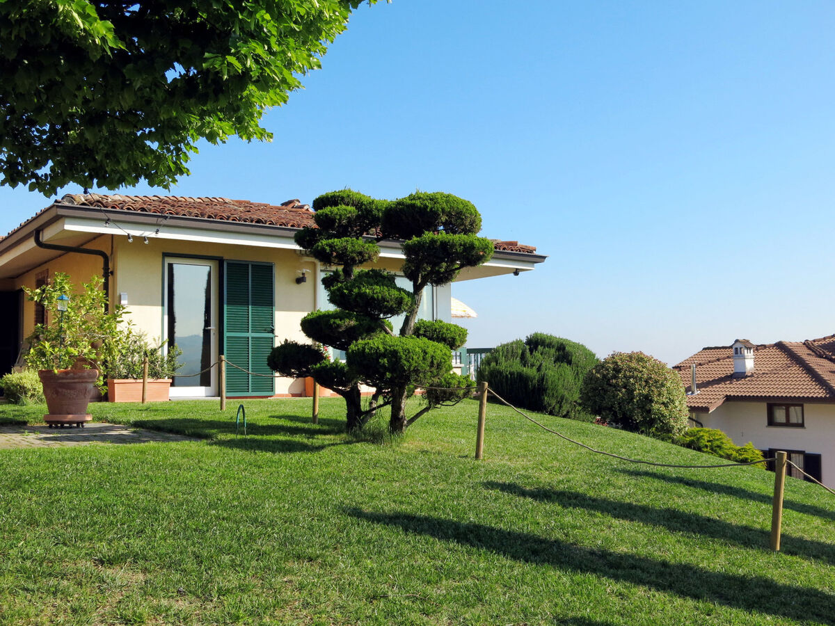 Maison Baroncelli à Barolo, vue sur le château - Photo 1