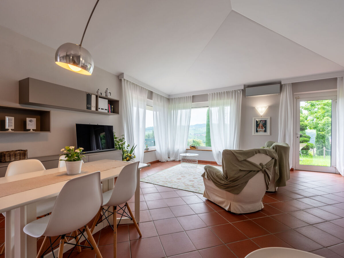 Maison Baroncelli à Barolo, vue sur le château - Photo 9