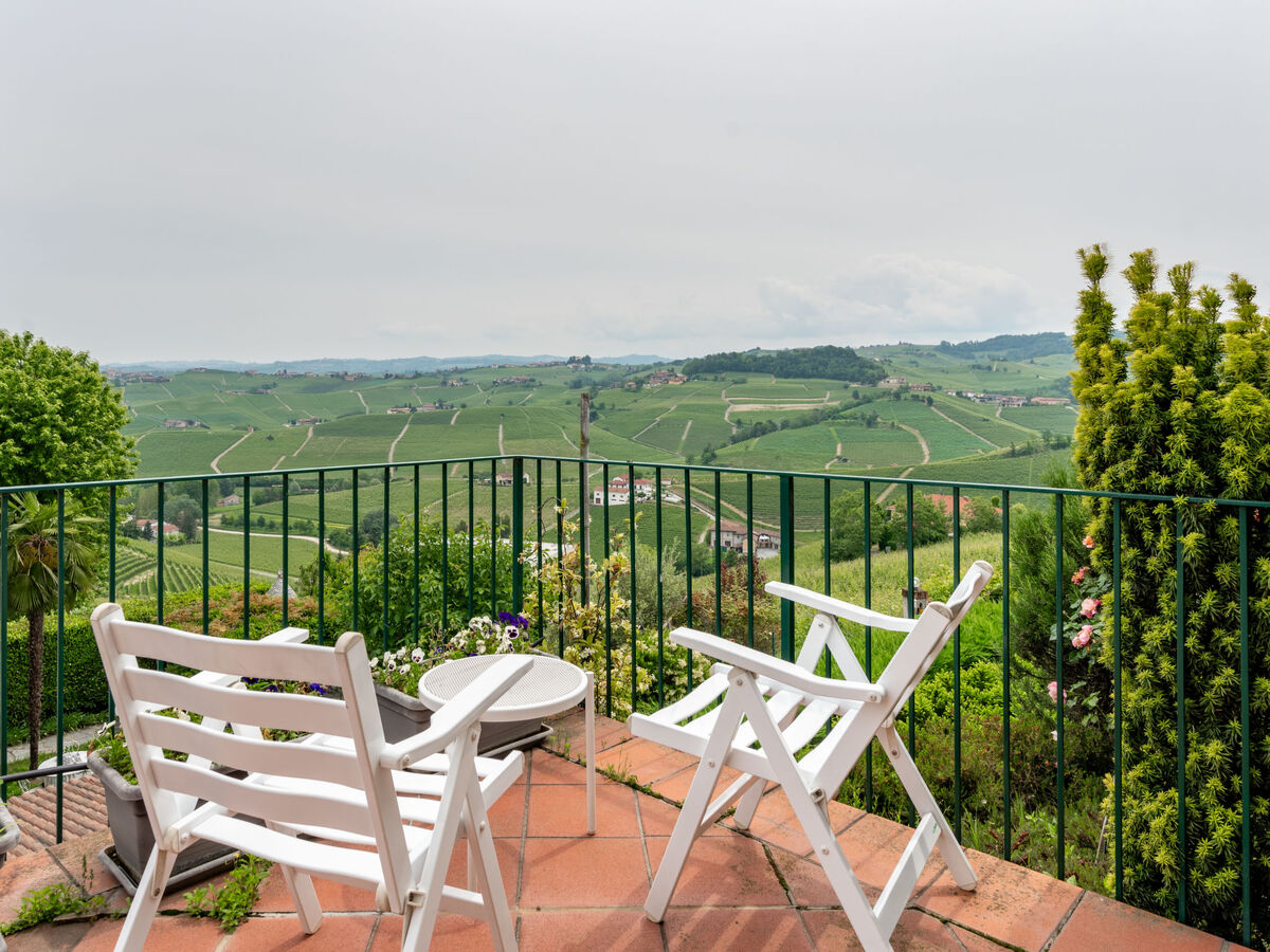 Maison Baroncelli à Barolo, vue sur le château - Photo 23