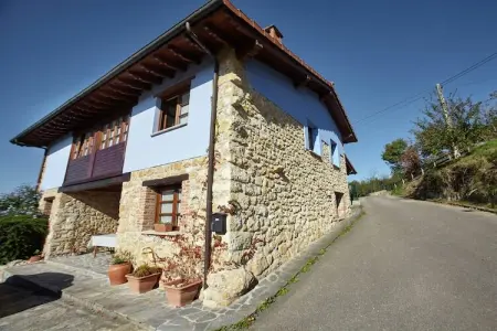 Location appartement à Nava, Manoir avec piscine et terrasse