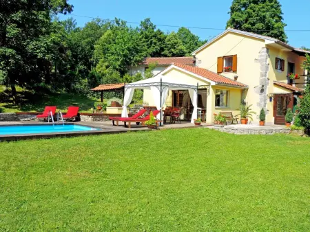 Maison Škalniški avec piscine privée à Jurdani : photo 2