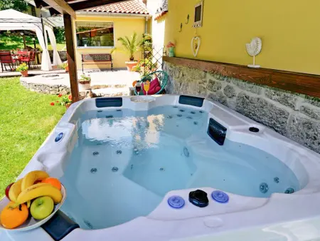 Maison Škalniški avec piscine privée à Jurdani : photo 22