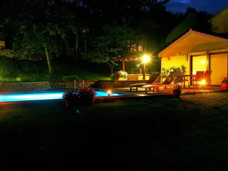 Maison Škalniški avec piscine privée à Jurdani : photo 30