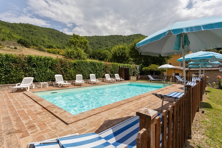 Maison Lucia à Assisi : agriturismo avec piscine et vue vallonnée - Photo 2