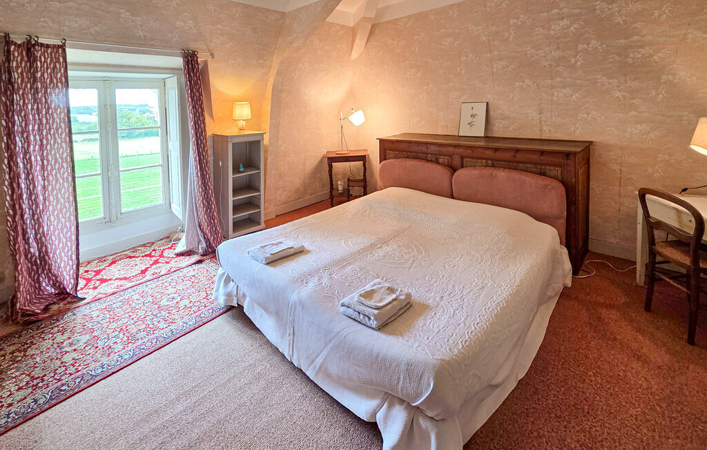 Tour d'horloge dans un château à Chenille-Change - Photo 3