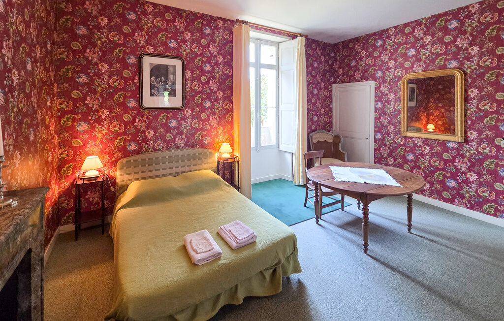 Tour d'horloge dans un château à Chenille-Change - Photo 14