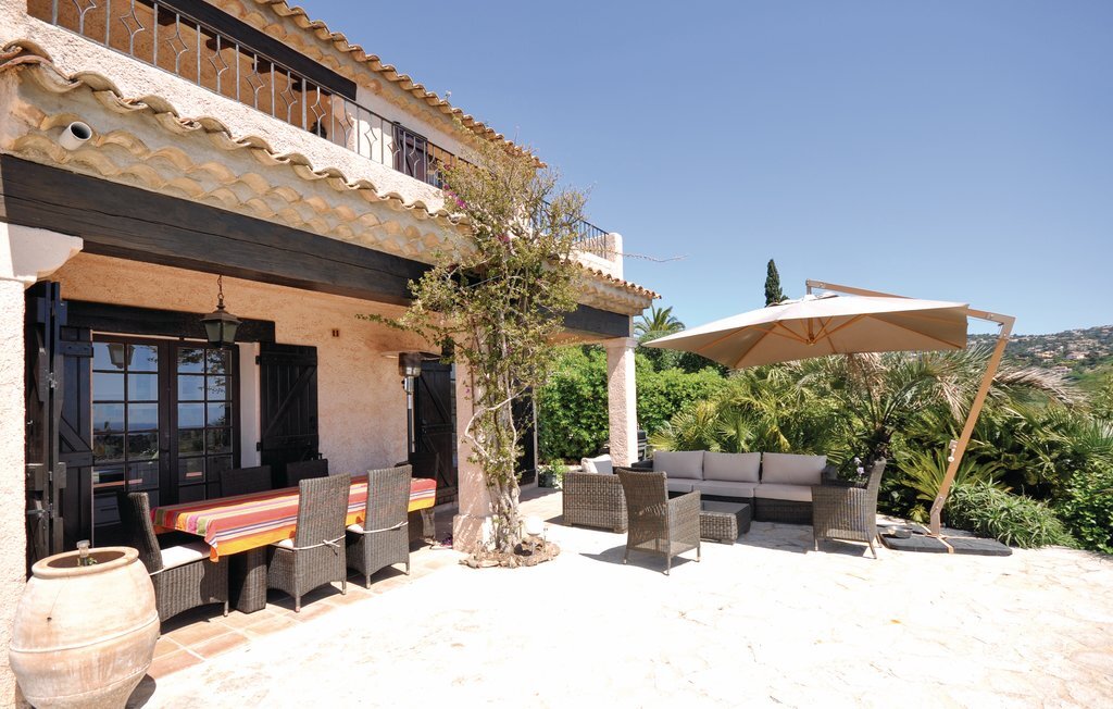 Maison vue mer avec piscine débordement aux Issambres - Photo 5