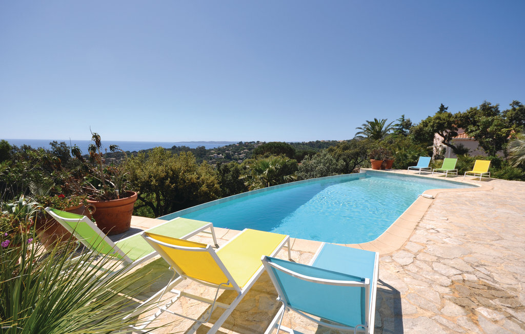 Maison vue mer avec piscine débordement aux Issambres - Photo 9