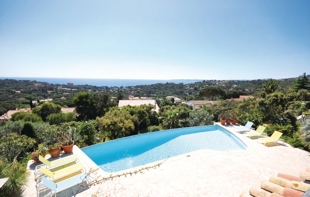 Maison vue mer avec piscine débordement aux Issambres - Photo 11