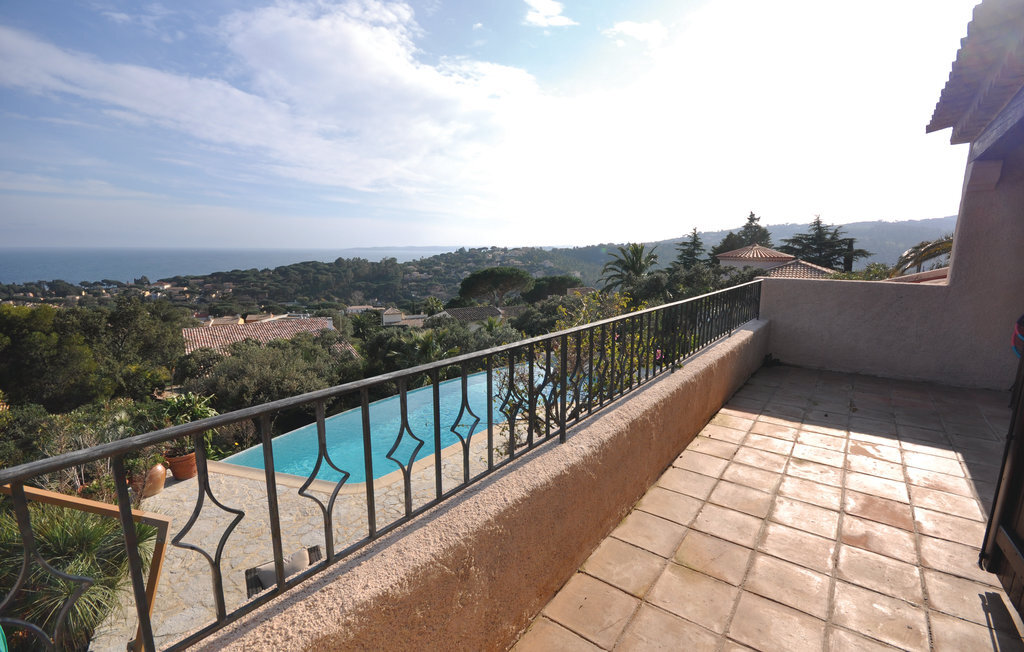 Maison vue mer avec piscine débordement aux Issambres - Photo 13