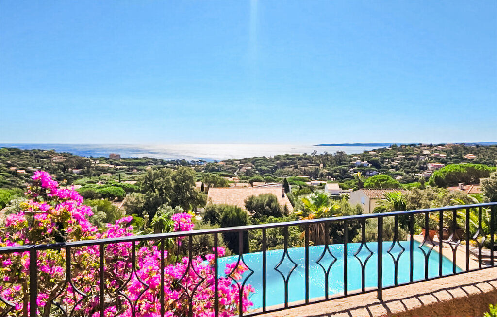 Maison vue mer avec piscine débordement aux Issambres - Photo 14