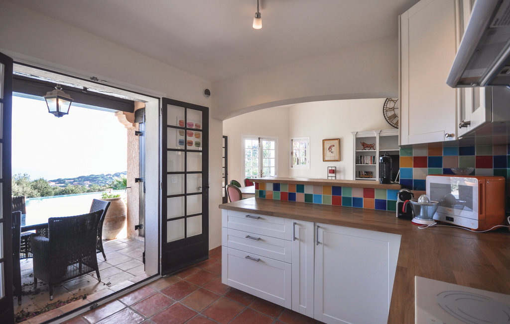 Maison vue mer avec piscine débordement aux Issambres - Photo 18