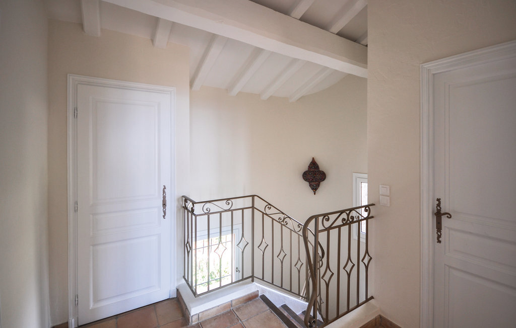 Maison vue mer avec piscine débordement aux Issambres - Photo 19