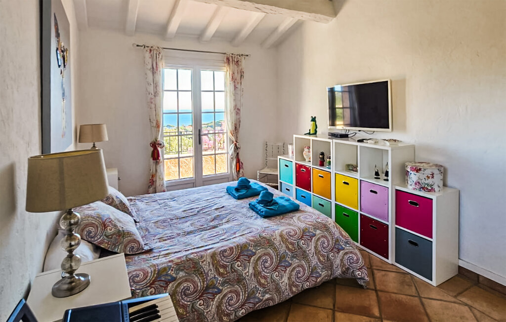 Maison vue mer avec piscine débordement aux Issambres - Photo 22