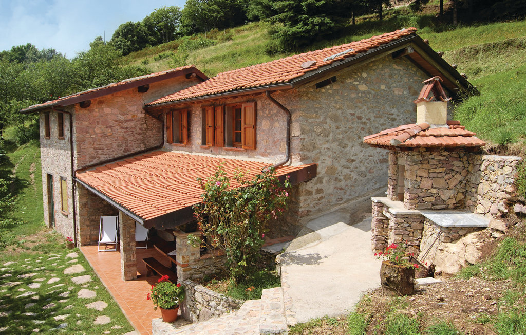 Casa Pantera : maison pierre avec piscine à Camaiore - Photo 1