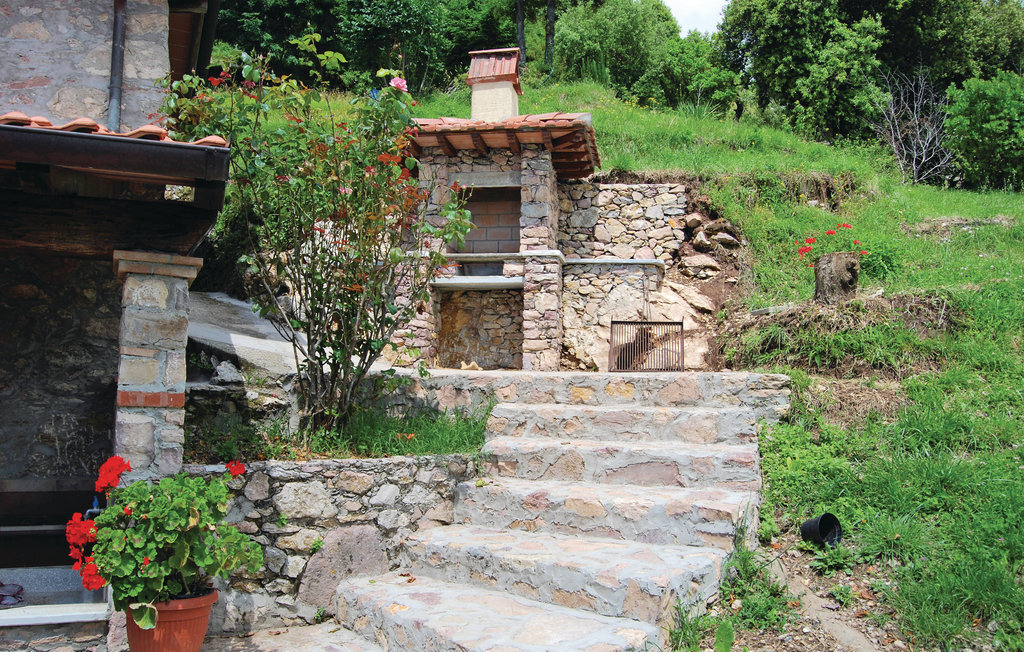 Casa Pantera : maison pierre avec piscine à Camaiore - Photo 11