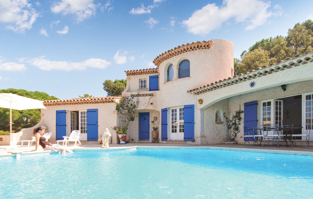 Villa méditerranéenne avec tour et piscine à Sainte-Maxime - Photo 1