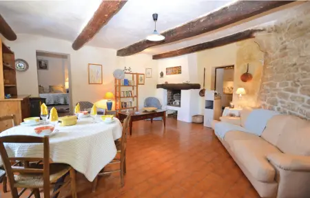Maison en pierre du XIIe siècle à Bonnieux : photo 2