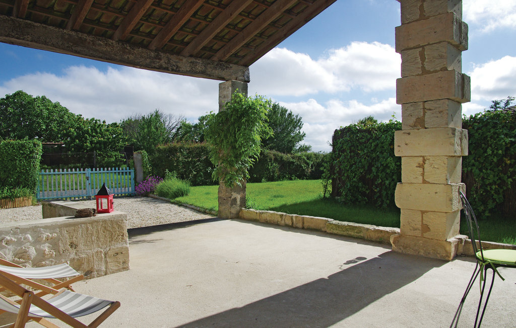 Maison rénovée avec jardin à St Fort sur Gironde - Photo 3