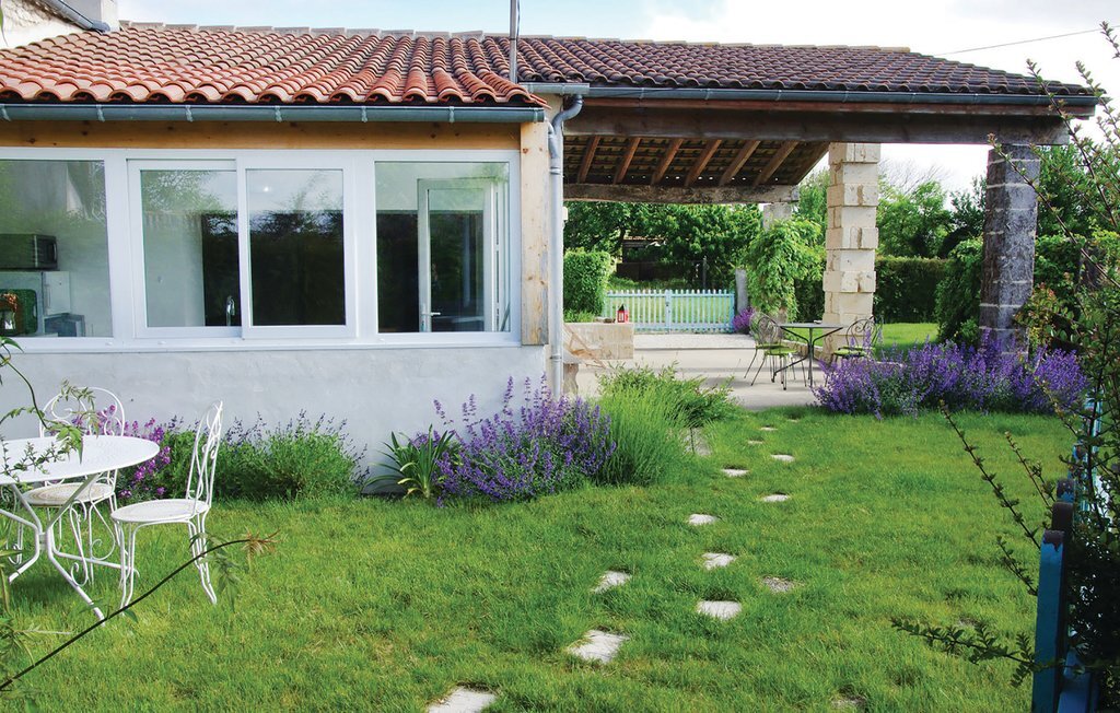 Maison rénovée avec jardin à St Fort sur Gironde - Photo 4