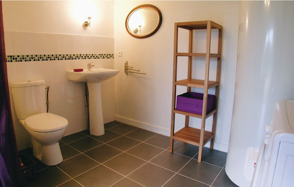 Maison rénovée avec jardin à St Fort sur Gironde - Photo 20