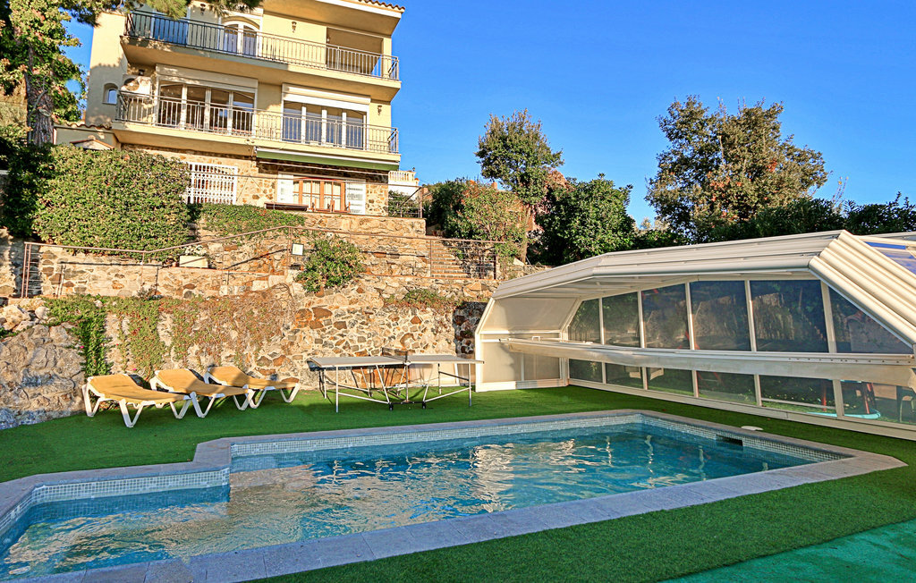 Villa de rêve avec piscine dans quartier résidentiel - Photo 1