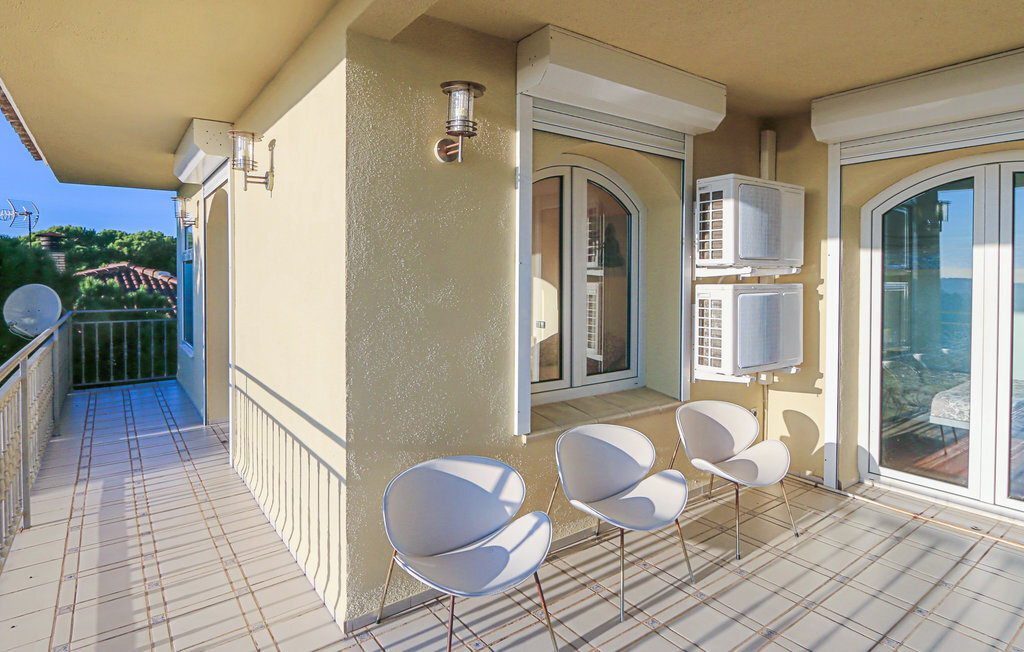 Villa de rêve avec piscine dans quartier résidentiel - Photo 14